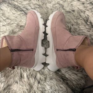 Uggs Palomar sz 8.5 baby pink